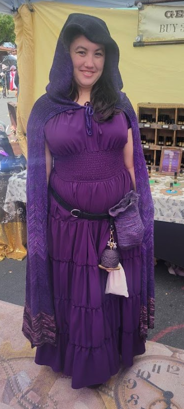 Lorelei, author and content creator behind KnitsKnacks